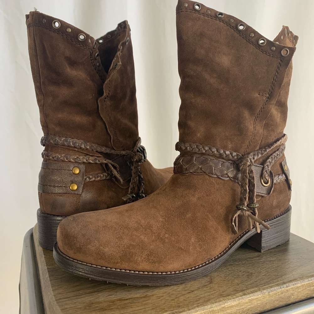 TRASK Italian choco suede boots